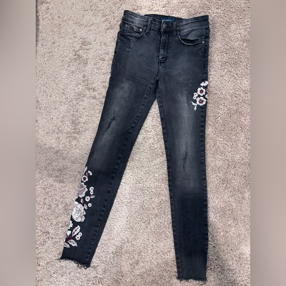 High waisted jegging with flower detail